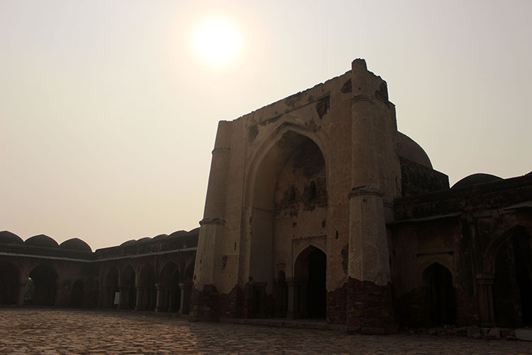 The towering 'pishtaq' of the Begampur Masjid